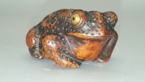superb japanese edo mid 19thc boxwood toad netsuke - CATEGORY: ANTIQUE SCULPTURES - DATED 19TH CENTURY