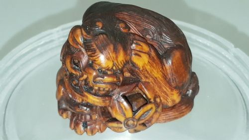 japanese edo mid 19thc boxwood netsuke of a shishi guarding a sacred ball signed masayoshi - CATEGORY: ANTIQUE SCULPTURES - DATED 19TH CENTURY