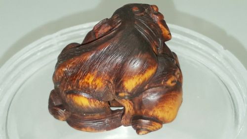JAPANESE EDO MID 19THC BOXWOOD NETSUKE OF A SHISHI GUARDING A SACRED BALL SIGNED MASAYOSHI - ADDITIONAL PHOTO 1