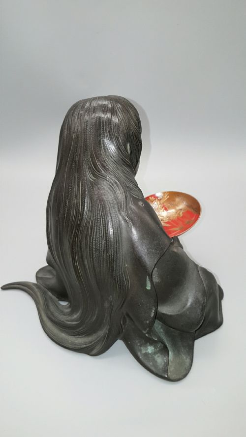JAPANESE MEIJI 19THC BRONZE OKIMONO OF A SHOJO BY RYOMIN - ADDITIONAL PHOTO 2