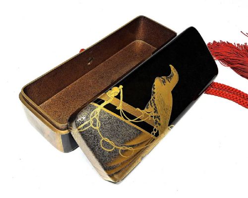 lovely japanese meiji 19thc gold lacquer letter box fubako with falcon decoration - CATEGORY: ANTIQUE BOXES - DATED 19TH CENTURY