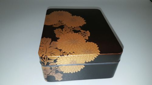 SUPERB JAPANESE MEIJI EARLY 20THC BLACK GOLD LACQUER BOX WITH MATCHING TRAY - ADDITIONAL PHOTO 4