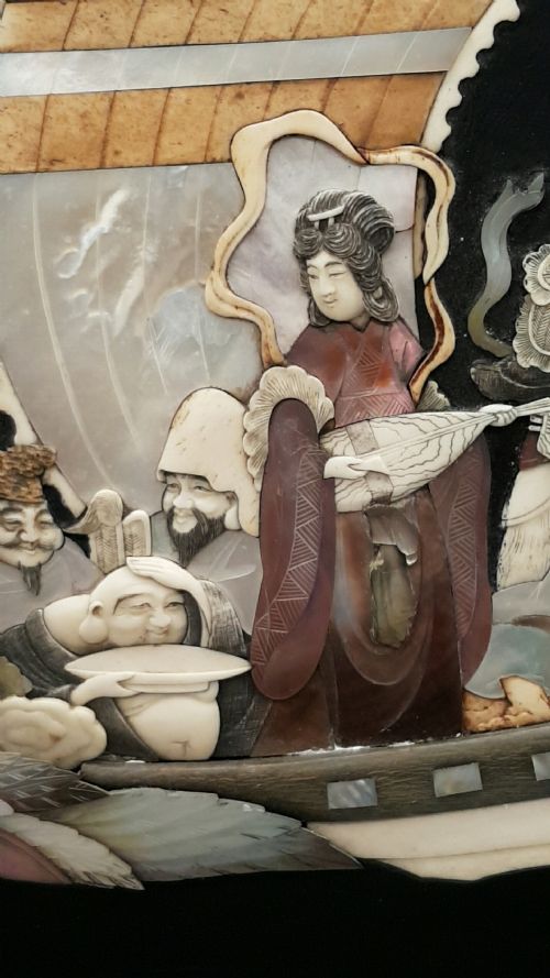 STRIKING JAPANESE MEIJI 19THC SHIBAYAMA PLAQUE DEPICTING THE SEVEN LUCKY GODS IN THEIR TREASURE SHIP TAKABUNE - ADDITIONAL PHOTO 5