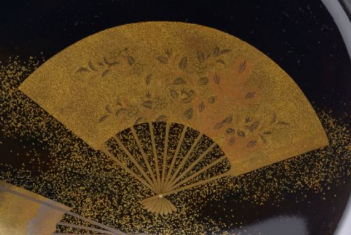 STRIKING JAPANESE EDOMEIJI MID TO LATE 19THC GOLD LACQUER CIRCULAR TRAY - ADDITIONAL PHOTO 3