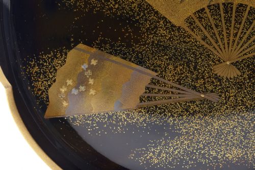 STRIKING JAPANESE EDOMEIJI MID TO LATE 19THC GOLD LACQUER CIRCULAR TRAY - ADDITIONAL PHOTO 4