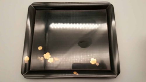 ATTRACTIVE JAPANESE TAISHO EARLY 20THC BLACK AND GOLD LACQUER CAMELLIA BOX AND COVER WITH MATCHING TRAY BY HEIAN ZOHIKO - ADDITIONAL PHOTO 6