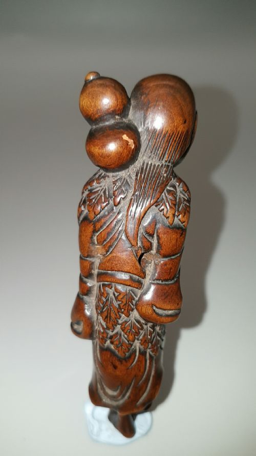 RARE JAPANESE EDO 18THC BOXWOOD SASHI NETSUKE OF A CHOKWARO SENNIN WITH GOURD STAFF - ADDITIONAL PHOTO 3