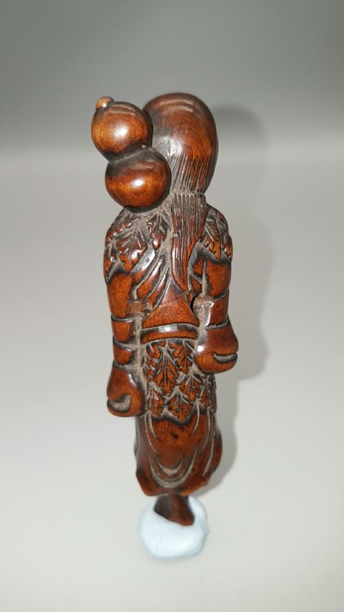RARE JAPANESE EDO 18THC BOXWOOD SASHI NETSUKE OF A CHOKWARO SENNIN WITH GOURD STAFF - ADDITIONAL PHOTO 4