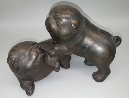superb japanese meijitaisho bronze of two puppies playing signed tokutani - CATEGORY: ANTIQUE METAL - DATED 1910