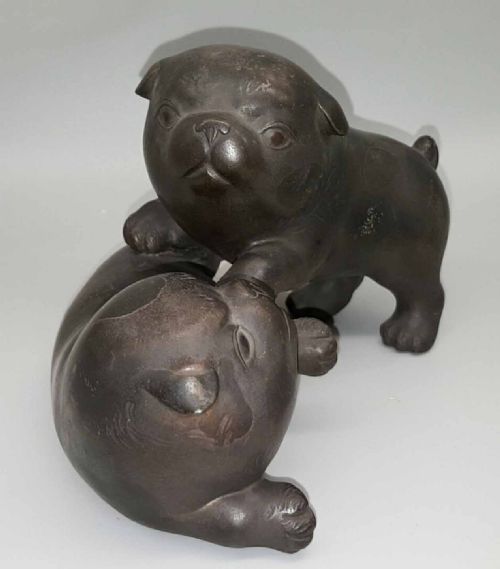 SUPERB JAPANESE MEIJITAISHO BRONZE OF TWO PUPPIES PLAYING SIGNED TOKUTANI - ADDITIONAL PHOTO 1