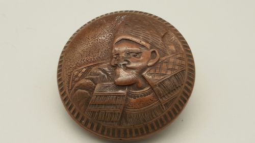 unusual japanese meiji 19thc boxwood treen manju netsuke depicting a samurai - CATEGORY: ANTIQUE BOXES - DATED 19TH CENTURY