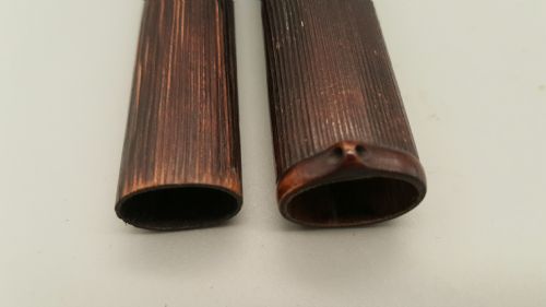 SUPERB JAPANESE MEIJI 19THC BAMBOO LACQUER PIPECASE KISERUZUTSU WITH GRASSHOPPER ON FOLIAGE AND A SILVER PIPE KISERU - ADDITIONAL PHOTO 9