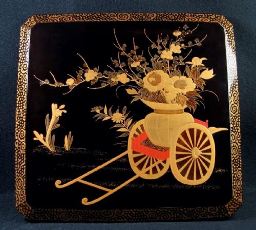 ATTRACTIVE JAPANESE MEIJITAISHO EARLY 20THC LACQUER DOCUMENT BOX BUNKO WITH FLOWER CART DECORATION - ADDITIONAL PHOTO 1