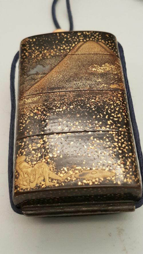 unusual japanese meiji late 19thc gold black lacquer inro depicting mount fuji - CATEGORY: ANTIQUE MISCELLANEOUS - DATED 19TH CENTURY
