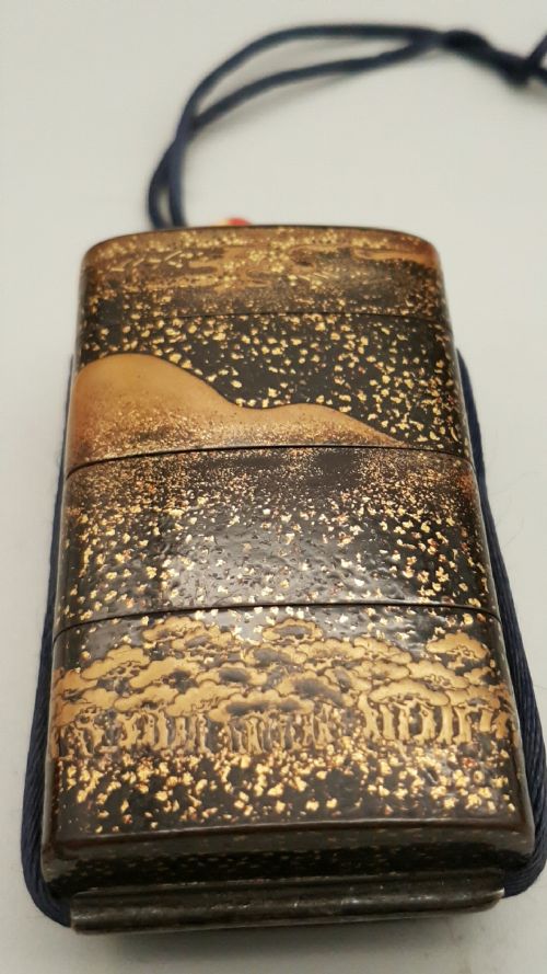 UNUSUAL JAPANESE MEIJI LATE 19THC GOLD BLACK LACQUER INRO DEPICTING MOUNT FUJI - ADDITIONAL PHOTO 1