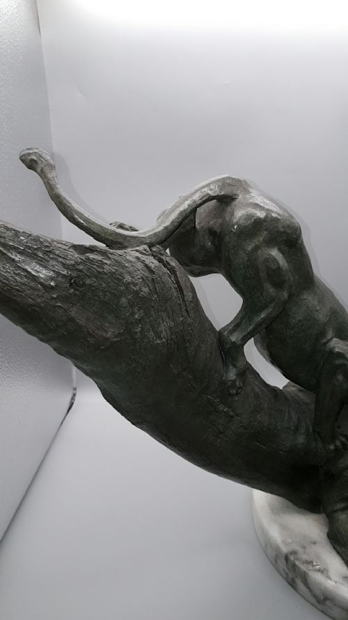 MAGNIFICENT VINTAGE LARGE FRENCH BRONZE OF A PANTHER CLIMBING A TREE - ADDITIONAL PHOTO 8