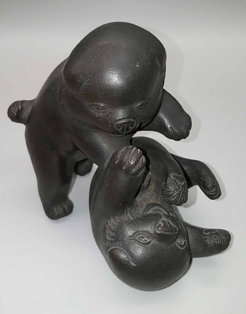 DELIGHTFUL SMALL JAPANESE MEIJI BRONZE OF THREE PLAYFUL PUPPIES SIGNED AKIMITSU - ADDITIONAL PHOTO 4