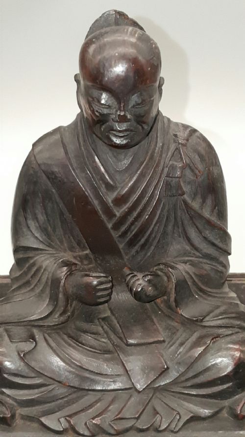 STRIKING JAPANESE ANTIQUE MEIJI LATE 19THEARLY 20THC WOODEN STATUE OF A BUDDHIST MONK ON A PLINTH - ADDITIONAL PHOTO 2