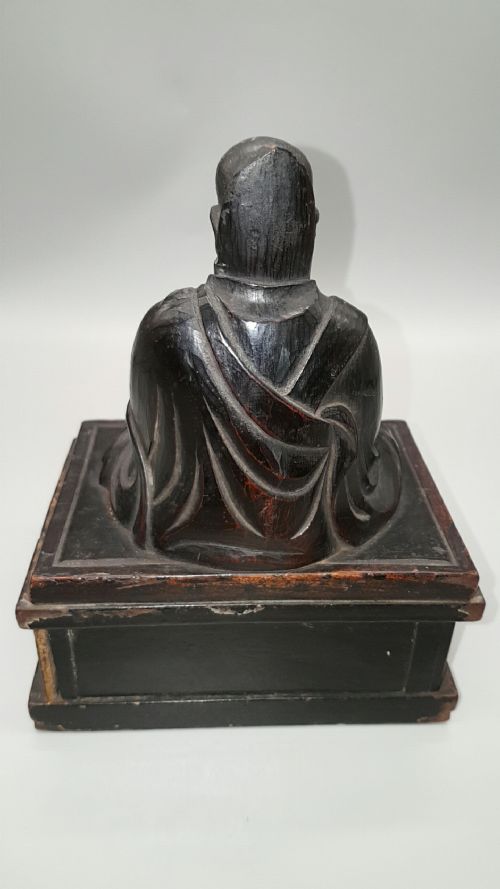 STRIKING JAPANESE ANTIQUE MEIJI LATE 19THEARLY 20THC WOODEN STATUE OF A BUDDHIST MONK ON A PLINTH - ADDITIONAL PHOTO 5