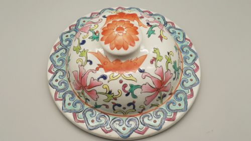 ATTRACTIVE ANTIQUE 19THC CHINESE FAMILLE ROSE PORCELAIN VASE WITH DOMED COVER - ADDITIONAL PHOTO 9