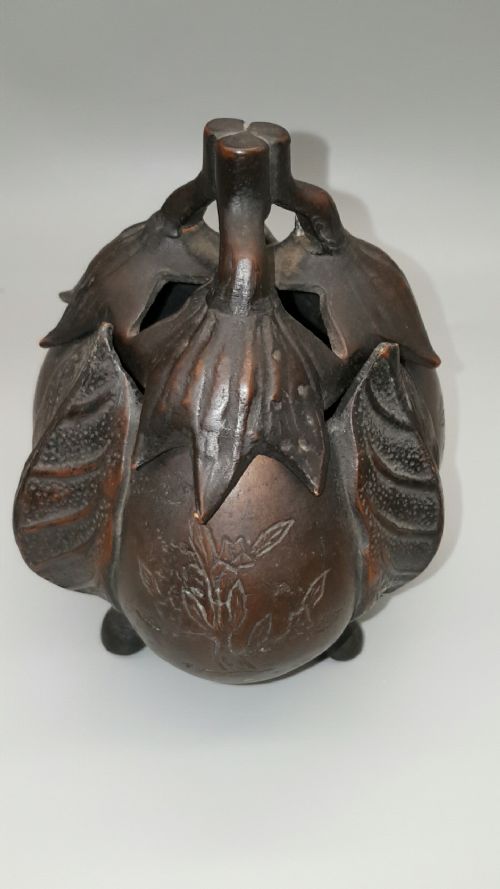 JAPANESE MEIJI EARLY 20THC BRONZE DAIMEI NORITOKU INCENSE BURNER AUBERGINE EGGPLANT - ADDITIONAL PHOTO 1