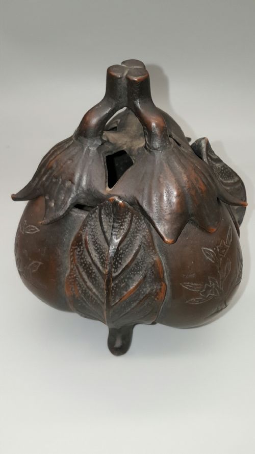 JAPANESE MEIJI EARLY 20THC BRONZE DAIMEI NORITOKU INCENSE BURNER AUBERGINE EGGPLANT - ADDITIONAL PHOTO 2