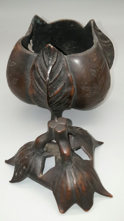 JAPANESE MEIJI EARLY 20THC BRONZE DAIMEI NORITOKU INCENSE BURNER AUBERGINE EGGPLANT - ADDITIONAL PHOTO 3