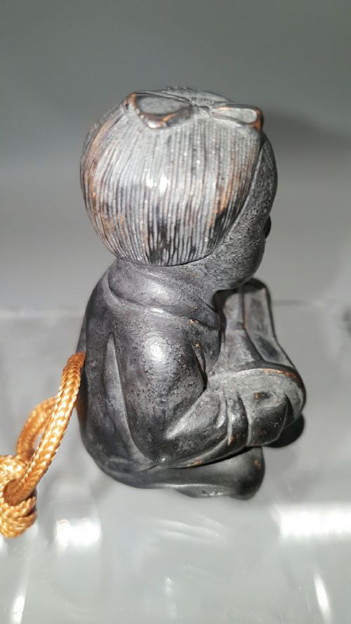 JAPANESE MEIJI EARLY 20THC LARGE BOXWOOD NETSUKEOKIMONO OF A GIRL AND DRUM - ADDITIONAL PHOTO 3