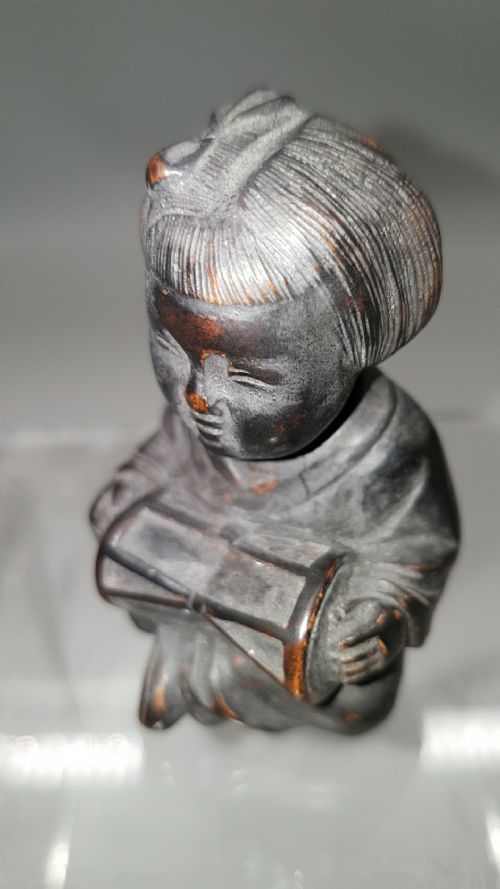 JAPANESE MEIJI EARLY 20THC LARGE BOXWOOD NETSUKEOKIMONO OF A GIRL AND DRUM - ADDITIONAL PHOTO 6