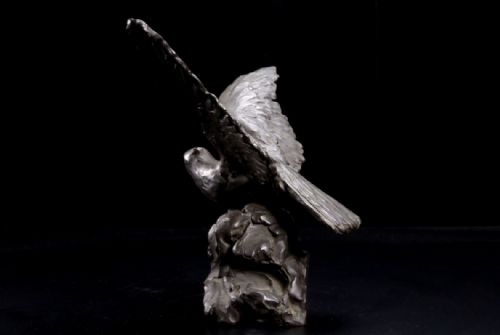 STRIKING JAPANESE MEIJI EARLY 20THC BRONZE HAWK BY TAKETARO SHINKAI 18681927 - ADDITIONAL PHOTO 2