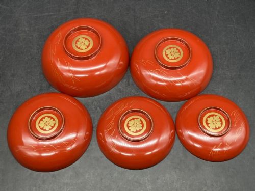 BEAUTIFUL SET OF FIVE JAPANESE MEIJITAISHO EARLY 20THC LACQUER SAKE CUPS SAKAZUKI HAWKS - ADDITIONAL PHOTO 3