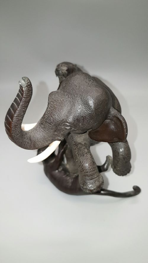 SUPERB SMALL JAPANESE MEIJI LATE 19THC BRONZE OF ELEPHANT AND TIGERS - ADDITIONAL PHOTO 1