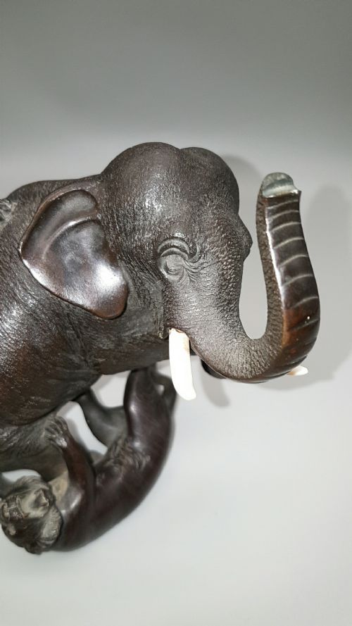 SUPERB SMALL JAPANESE MEIJI LATE 19THC BRONZE OF ELEPHANT AND TIGERS - ADDITIONAL PHOTO 9