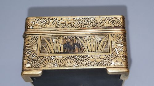EXQUISITE JAPANESE MEIJI CA 1900 IRON DAMASCENE 24K GOLD BOX BY FUJII YOSHITOYO - ADDITIONAL PHOTO 5