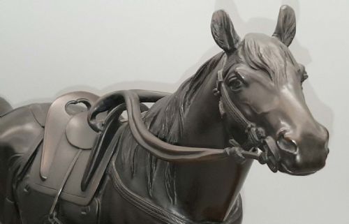 MAGNIFICENT JAPANESE MEIJI LATE 19THC BRONZE OKIMONO OF SHOGUNS HORSE MARUKI COMPANY - ADDITIONAL PHOTO 2