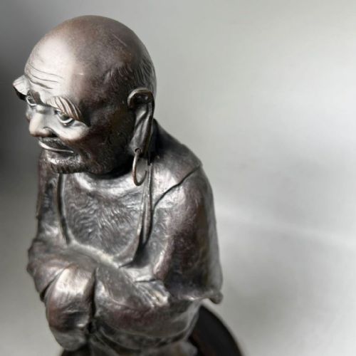 JAPANESE MEIJI LATE 19THCEARLY 20THC BRONZE OF A STANDING BODHIDHARMA HOZANZUKURI - ADDITIONAL PHOTO 2