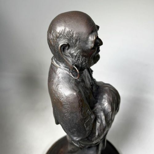 JAPANESE MEIJI LATE 19THCEARLY 20THC BRONZE OF A STANDING BODHIDHARMA HOZANZUKURI - ADDITIONAL PHOTO 3
