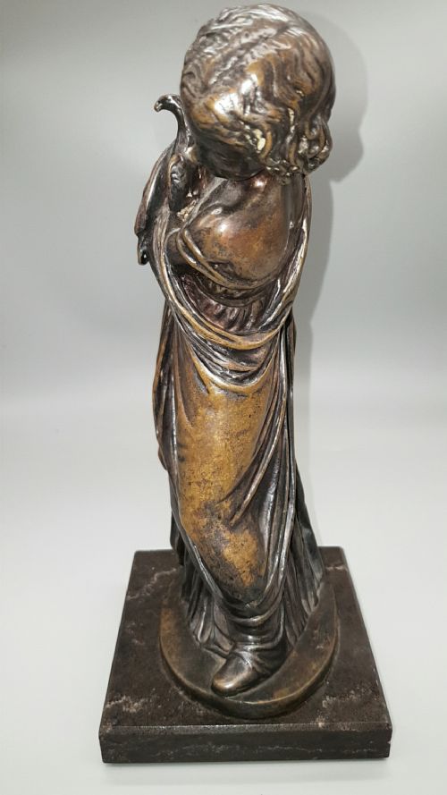 CLASSIC 19THC ITALIAN BRONZE OF A GIRL HOLDING A DOVE A MESSINA ROME - ADDITIONAL PHOTO 4