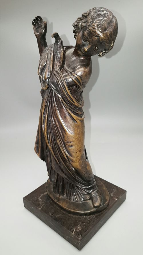 CLASSIC 19THC ITALIAN BRONZE OF A GIRL HOLDING A DOVE A MESSINA ROME - ADDITIONAL PHOTO 5
