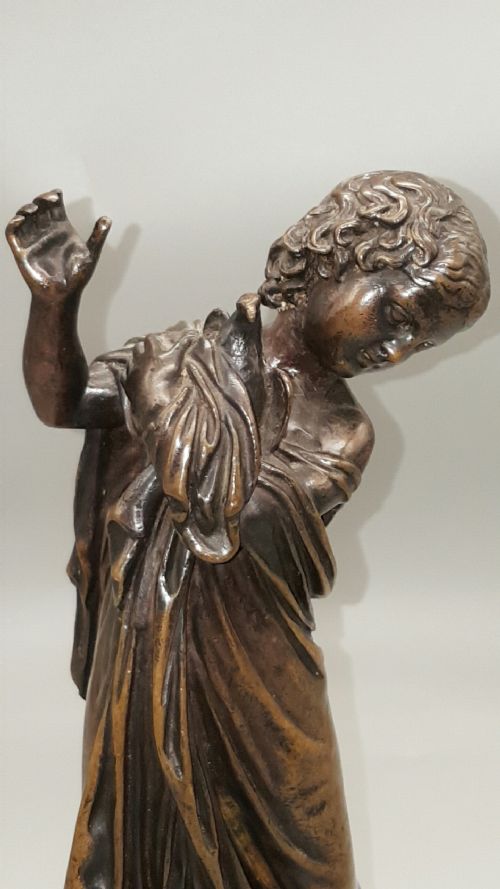 CLASSIC 19THC ITALIAN BRONZE OF A GIRL HOLDING A DOVE A MESSINA ROME - ADDITIONAL PHOTO 6