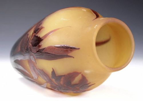 BEAUTIFUL FRENCH DARGENTAL CA 1920 CAMEO VASE DECORATED WITH IRISES - ADDITIONAL PHOTO 9