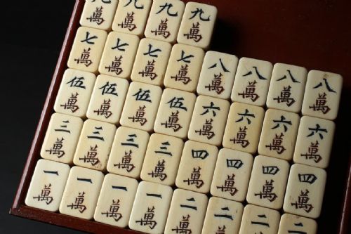 ANTIQUE CHINESE MAHJONG SET IN ORIGINAL FITTED BRASSBOUND BOX - ADDITIONAL PHOTO 2