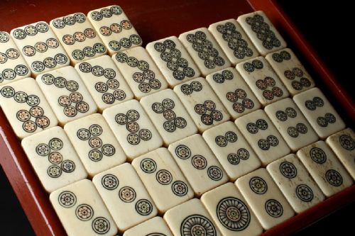 ANTIQUE CHINESE MAHJONG SET IN ORIGINAL FITTED BRASSBOUND BOX - ADDITIONAL PHOTO 4