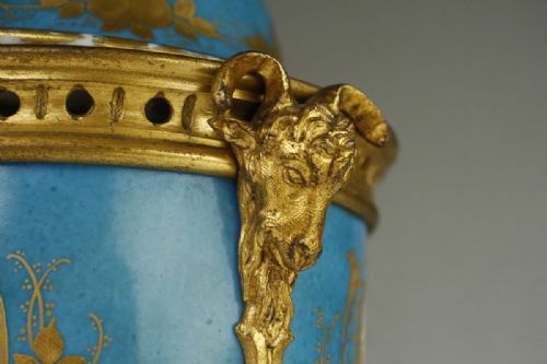 STRIKING SEVRES 18TH CENTURY 1761 BLUE PORCELAIN GILT BRONZE URN - ADDITIONAL PHOTO 8