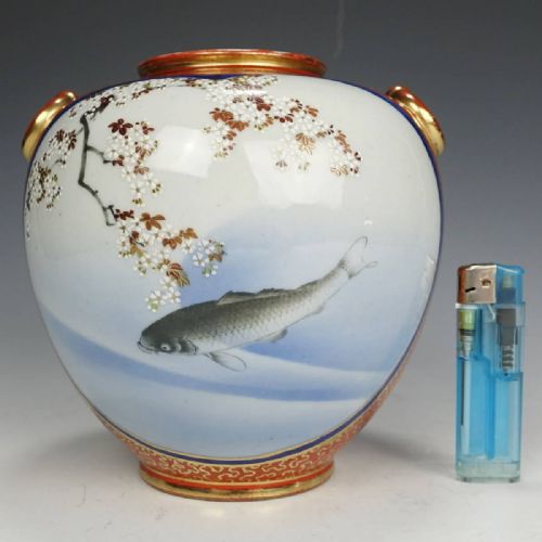 LOVELY JAPANESE MEIJI LATE 19THC KORANSHA ARITA PORCELAIN VASE DECORATED WITH KOI CARP - ADDITIONAL PHOTO 1
