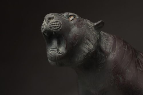 FINE JAPANESE MEIJI EARLT 20THC SMALL BRONZE TIGER TSUNEMITSU TSUKAHARA JOKO - ADDITIONAL PHOTO 1