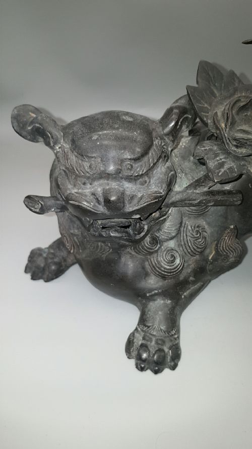 STRIKING JAPANESE MEIJI EARLY 20THC BRONZE TEMPLE LION PEONY SHISHIBOTAN INCENSE BURNER - ADDITIONAL PHOTO 8