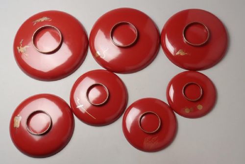 RARE JAPANESE MEIJI EARLY 20THC SET OF 7 VERMILLION LACQUER SAKE CUPSBOWLS SEVEN LUCKY GODS - ADDITIONAL PHOTO 8
