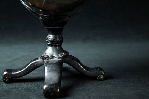 STRIKING JAPANESE MEIJI EARLY 20THC SILVERED BRONZE COCKEREL ON A DRUM - ADDITIONAL PHOTO 5