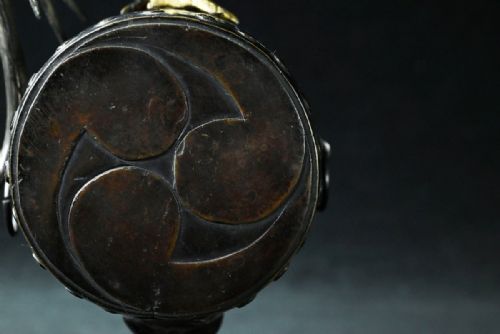 STRIKING JAPANESE MEIJI EARLY 20THC SILVERED BRONZE COCKEREL ON A DRUM - ADDITIONAL PHOTO 6